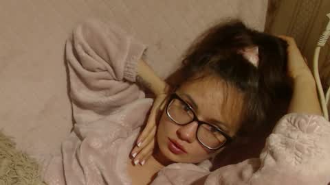 Snapshot of candylady13 chatting on October 23, 6:42 pm say meow and send tips online show from October 23, 6:42 pm