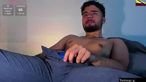 Snapshot of caprywilliams chatting on December 3, 6:43 am caprywilliams online show from December 3, 6:43 am