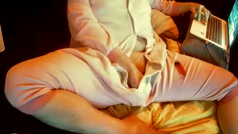 Snapshot of captain_fatcock chatting on February 25, 5:19 am captain_fatcock online show from February 25, 5:19 am