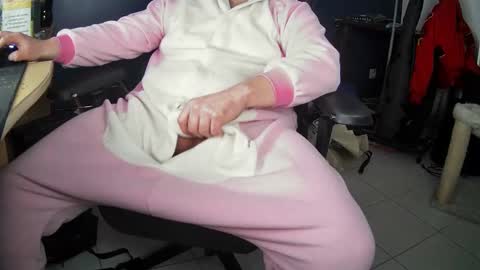 Snapshot of captain_fatcock chatting on February 13, 11:37 pm captain_fatcock online show from February 13, 11:37 pm