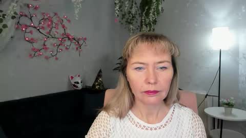 Carla Vogue online show from November 3, 3:40 am