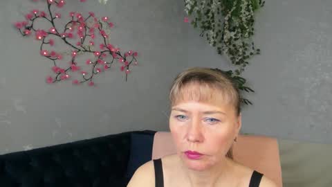 Carla Vogue online show from November 11, 4:03 am