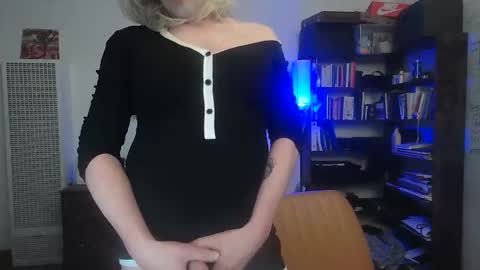 Samantha Foxey online show from April 8, 10:18 am