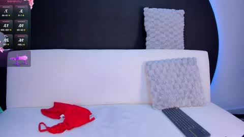 carly__lopez online show from April 22, 12:18 am