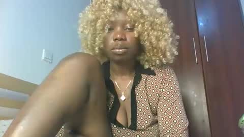 carlyscoop online show from April 16, 10:01 pm