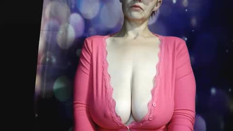 Snapshot of carlysmiles chatting on October 26, 10:05 am Carly Smiles online show from October 26, 10:05 am