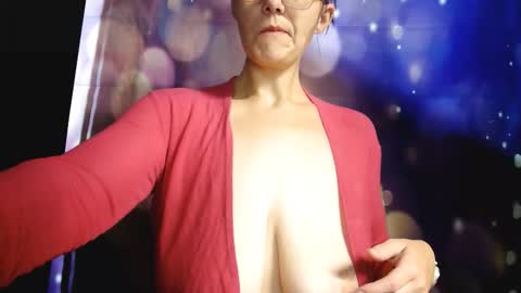 Snapshot of carlysmiles chatting on October 28, 10:38 am Carly Smiles online show from October 28, 10:38 am