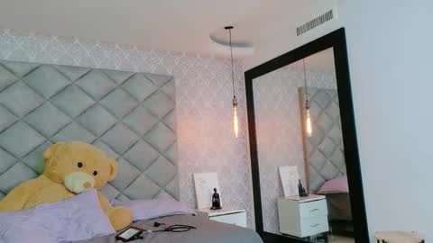 caro_adams1 online show from January 13, 10:45 am