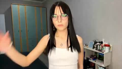 Amelia online show from June 6, 2:12 pm