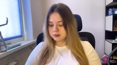 carolindueno online show from February 27, 7:45 am