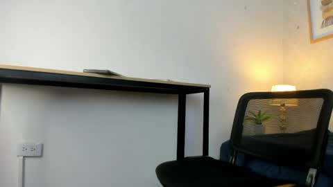  Caroline  online show from April 4, 11:39 am