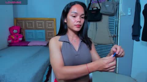 caroline_east online show from February 18, 3:34 pm