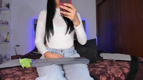 Snapshot of caroline_m8 chatting on October 12, 12:36 am CAROLINE online show from October 12, 12:36 am