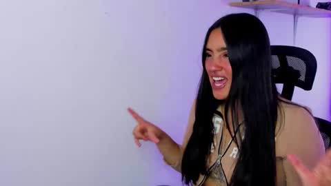 caroline_rodriguez_9 online show from December 22, 7:20 pm