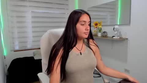 caroline_rodriguez_9 online show from March 16, 6:56 pm