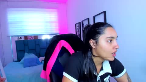 caroline_rodriguez_9 online show from October 14, 8:56 pm