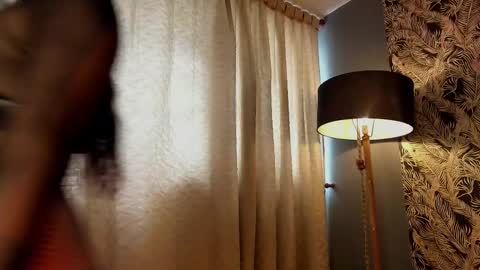    online show from December 18, 5:21 pm