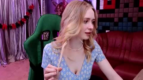 Caroline online show from November 11, 12:40 pm