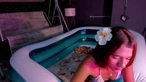 Caroline online show from October 11, 7:50 pm