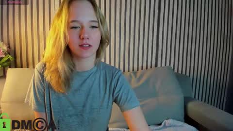 Snapshot of casey_sweeet chatting on October 2, 1:04 am Casey sweeet online show from October 2, 1:04 am