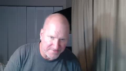 Snapshot of casinocam chatting on October 16, 12:10 am CasinoCam online show from October 16, 12:10 am