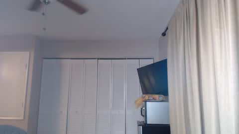 Snapshot of casinocam chatting on September 12, 3:30 am CasinoCam online show from September 12, 3:30 am