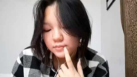 Mia online show from December 17, 5:52 pm