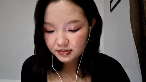 Mia online show from December 16, 5:41 pm