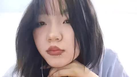 Mia online show from December 4, 5:23 pm