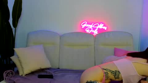 cassy_foxy online show from April 20, 6:05 am