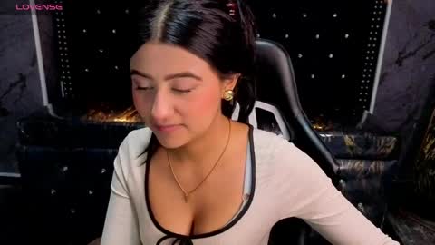 catalella_little_b online show from June 4, 8:37 pm