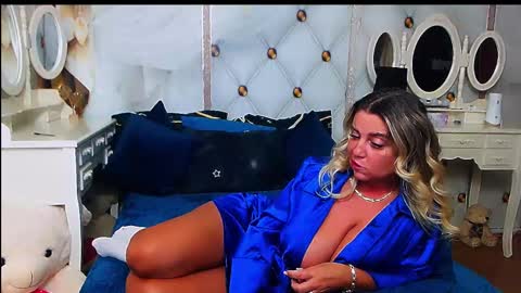 lauren online show from October 22, 9:45 am