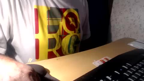 cazzsper2005 online show from November 3, 4:52 pm