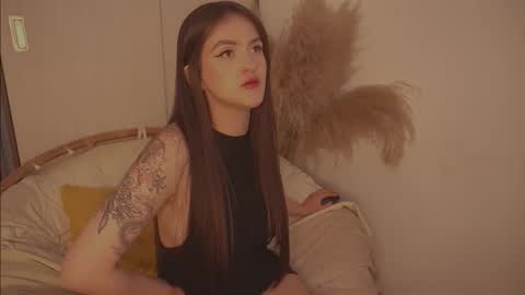 Diane Independent model online show from November 11, 8:22 pm