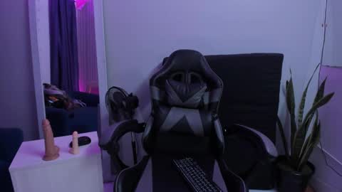 celesteferretti online show from March 8, 3:28 am