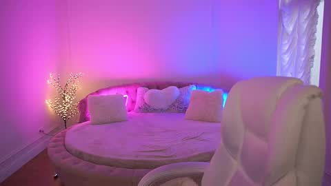 celestenoirr online show from February 25, 8:07 am