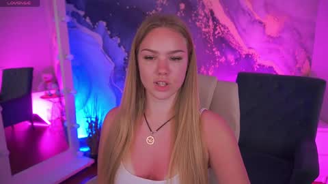 celestenoirr online show from May 2, 1:28 pm