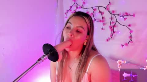 Hello guys my name is Sofi and Lizzie and  Vanessa online show from October 20, 2:05 am