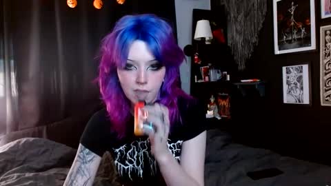 Averi online show from December 2, 11:02 pm