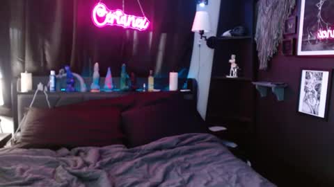 Averi online show from March 11, 8:09 pm