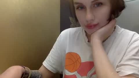 Eva online show from April 19, 7:27 pm