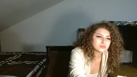 Stephanieblisss online show from December 6, 10:02 pm