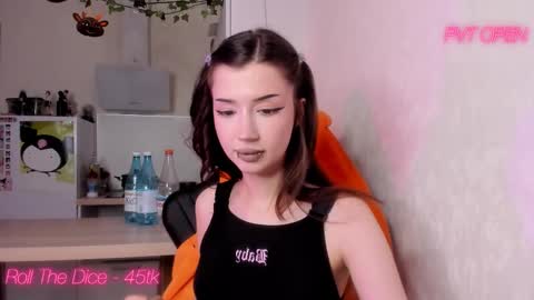 Holly online show from February 27, 1:30 am