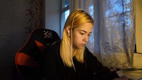 Nancy online show from November 18, 8:06 am