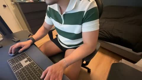 charliekkw online show from April 20, 10:46 pm