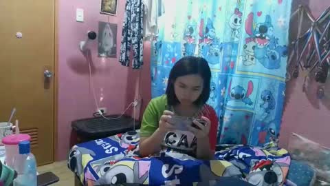 Sweetieeche online show from April 28, 8:18 am