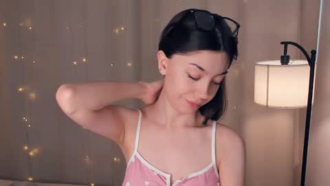 Yumi online show from February 1, 8:00 am