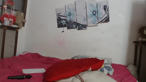 Snapshot of charlotte2852 chatting on September 15, 1:07 am karinaa independent model online show from September 15, 1:07 am