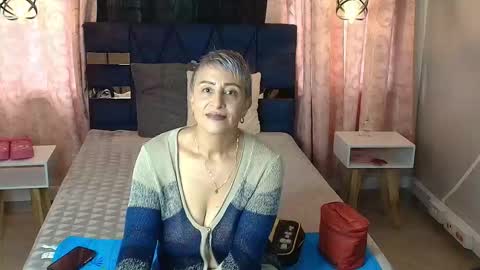 CHARLOTTE GRAY online show from December 1, 8:18 pm