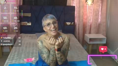 CHARLOTTE GRAY online show from December 3, 8:42 pm